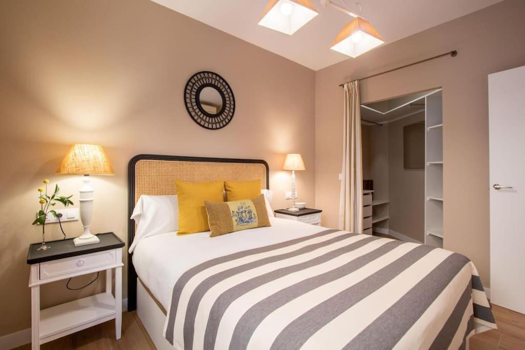סביליה Plaza Nueva Deluxe Suite By Valcambre מראה חיצוני תמונה