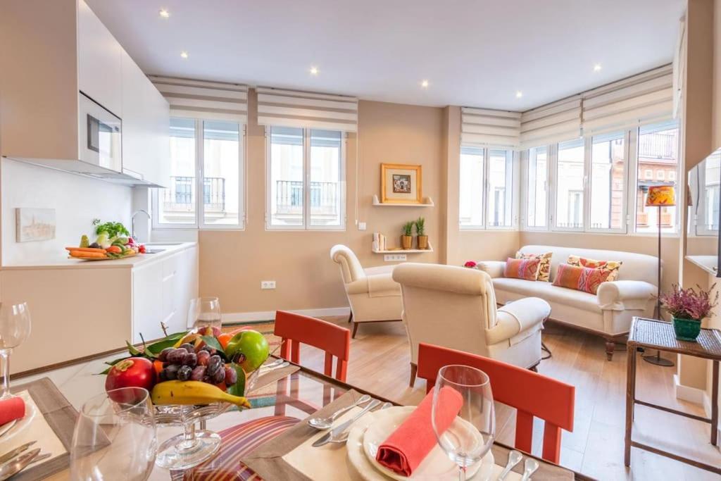סביליה Plaza Nueva Deluxe Suite By Valcambre מראה חיצוני תמונה