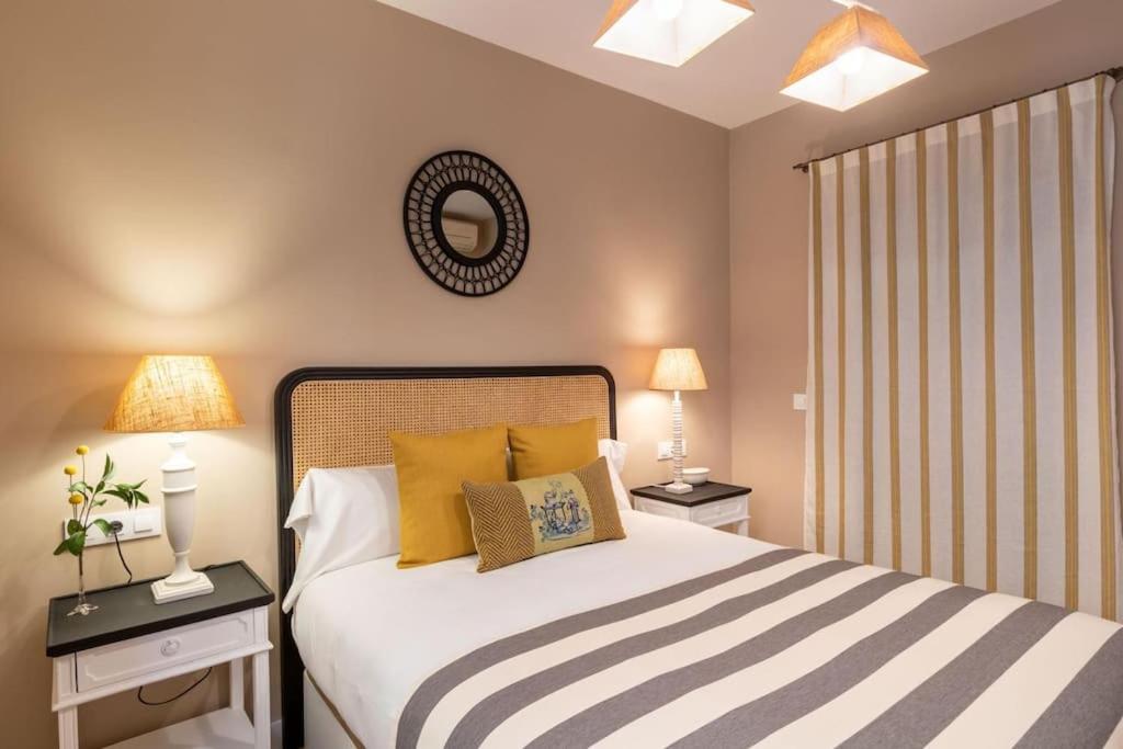 סביליה Plaza Nueva Deluxe Suite By Valcambre מראה חיצוני תמונה