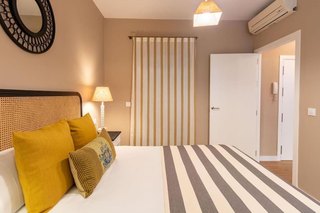 סביליה Plaza Nueva Deluxe Suite By Valcambre מראה חיצוני תמונה